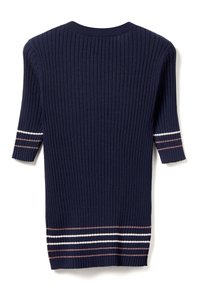 Námořnický pletený svetr se třičtvrtinovými rukávy a pruhovanými detaily v bílé a růžové na manžetách a spodním lemu. Hladká textura, přiléhavý střih.