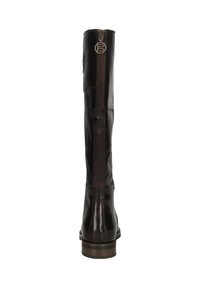 Dunkelbrauner, knielanger Lederstiefel mit hinterem Reißverschluss und runder, metallischer Reißverschlusszug, gestapeltem Absatz und glatter Oberfläche.