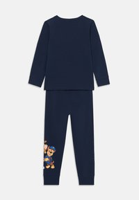 Námornícka modrá súprava detskej dlhá rukávová blúzka a nohavice s potlačou postavy z Paw Patrol na dolnej ľavej nohe.