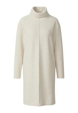 Beiges gestricktes Rollkragenkleid mit langen Ärmeln, lockerer Passform und einer vertikalen Naht an der Vorderseite. Weiche Textur, knöchellanger Schnitt.