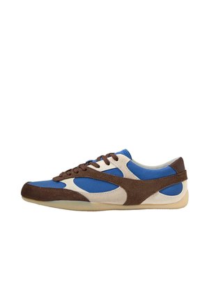Low-profile sneaker with blue fabric, brown suede overlays, beige leather accents, brown laces, and a beige sole angled left.