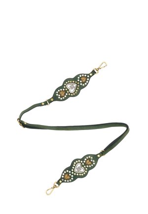 Tracolla per borsa in pelle verde scuro con fibbie dorate, decorata con borchie metalliche a forma di cuore e strass rotondi ad entrambe le estremità.