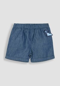 Pantalones cortos de mezclilla con cintura elástica, dos bolsillos laterales, dobladillos enrollados y un parche de ballena azul en el lado derecho.