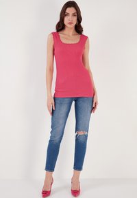 LELA Top - fuchsia