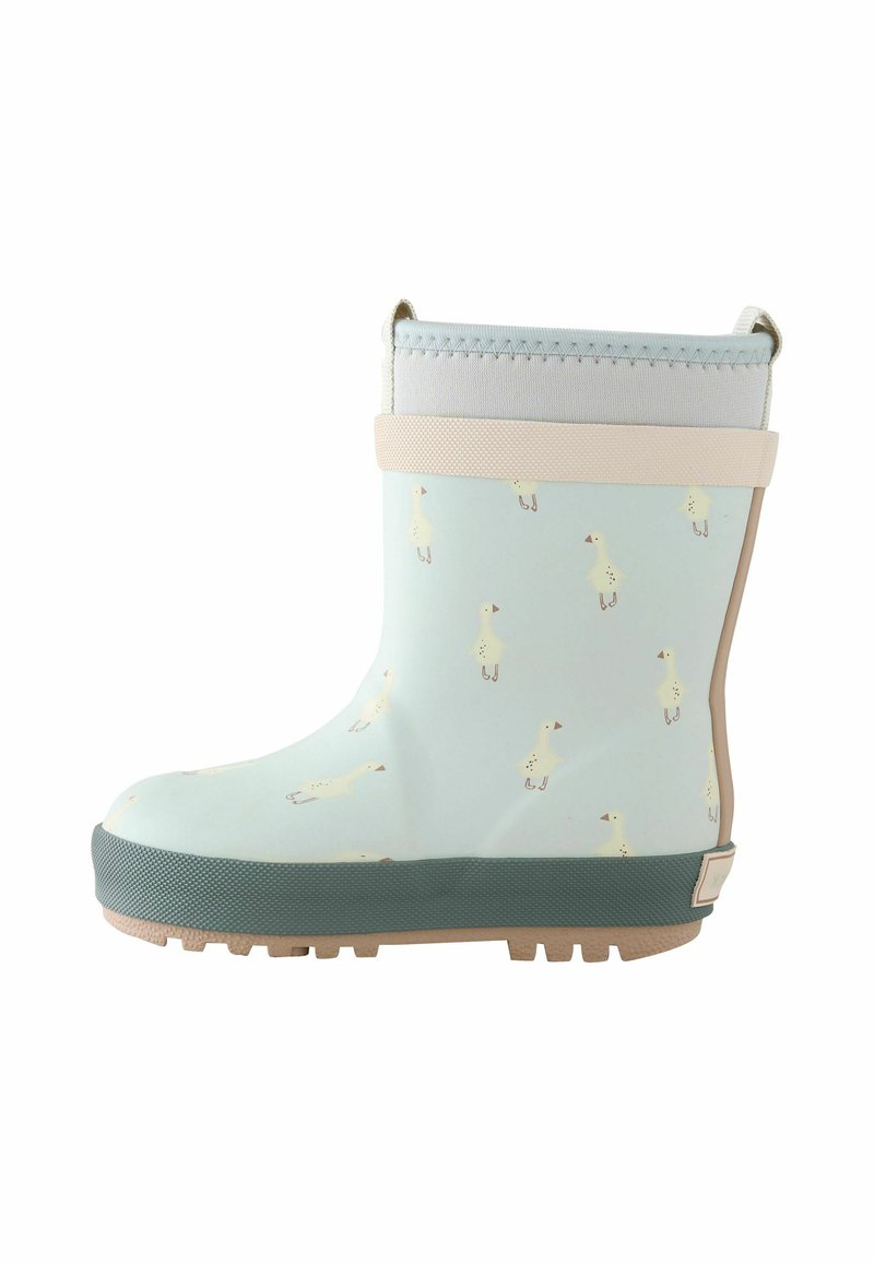 Hellblauer Gummistiefel mit einer strukturierten dunkelgrünen Sohle und einem Muster aus kleinen gelben Enten. Oben befindet sich ein beiges Band.