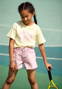 ONLY GIRLS KOGSINNA REG FRANCE BOX - T-shirts print - yellow pear