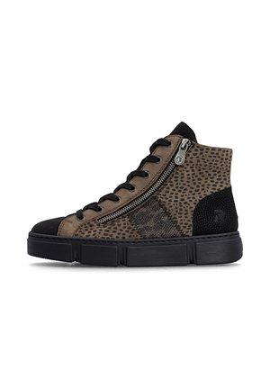 High-Top-Sneaker mit schwarzer Sohle, braun gesprenkeltem Muster, schwarzer Spitze und Ferse, schwarzen Schnürsenkeln und einem silbernen Seitenreißverschluss auf weißem Hintergrund.