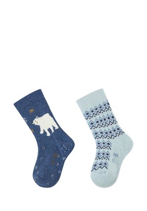Zwei Paar Socken: eine blau mit einem weißen Polarbaermotiv und die andere hellblau mit einem geometrischen Muster. Beide verfügen über strukturierte Sohlen.