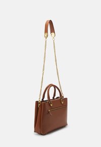 Guess MASIE GIRLFRIEND SATCHEL - Handväska - cognac