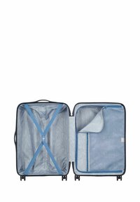 Valigia rigida nera con interni blu. Dotata di cinghie incrociate, una tasca in rete e un compartimento con cerniera, tutti con un motivo testurizzato.