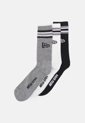 New Era RETRO STRIPE CREW SOCKS UNISEX 3 PACK - Chaussettes - black/white/grey