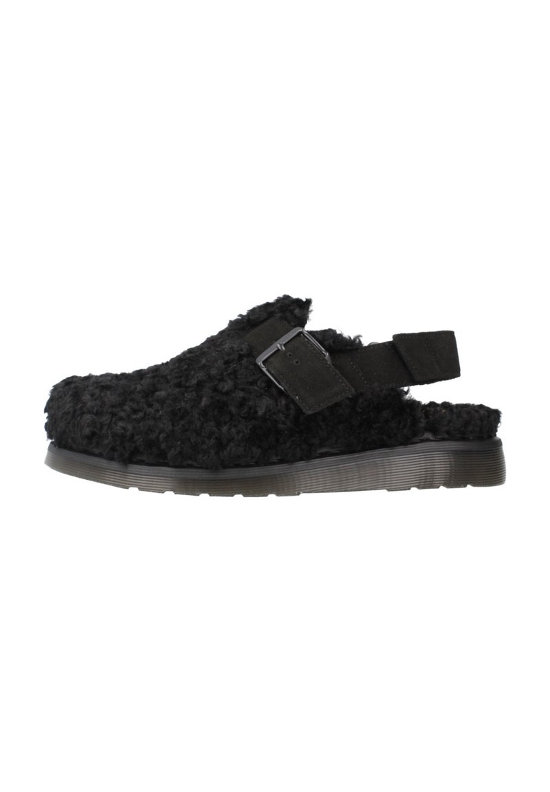 Schwarze Clogs mit offener Rückseite, einem strukturierten, flauschigen Obermaterial und verstellbarem Riemen. Verfügt über eine dicke, rillenförmige Gummisohle für guten Halt.