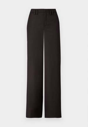 Zwarte wijde broekspijpen met een vlakke voorkant, riemlussen en een gladde textuur, ontworpen voor een getailleerde pasvorm. Geen zichtbare hardware of patronen.