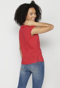 Koroshi SHORT SLEEVE PLEAS - Blúzka - red coral