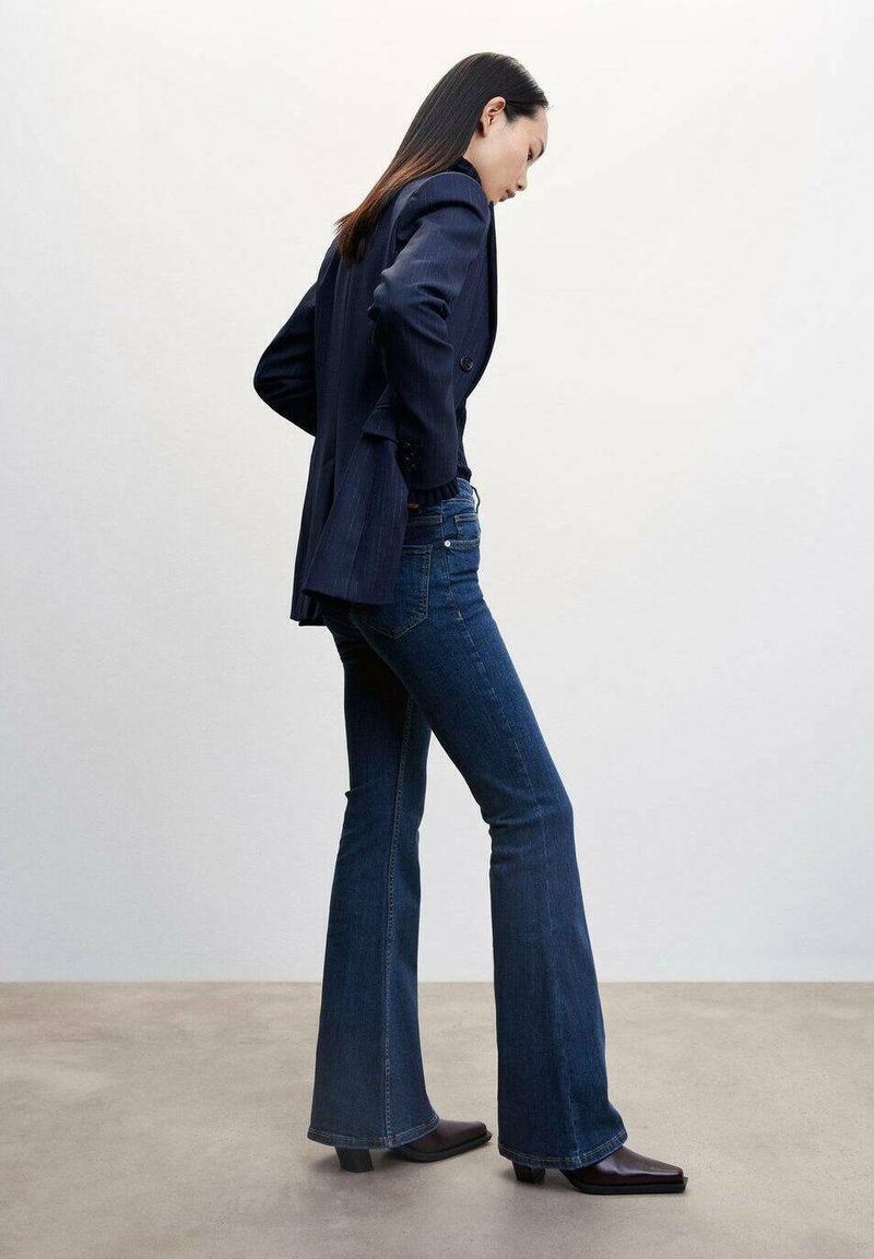 Mango Vaqueros a campana - marino Zalando.es