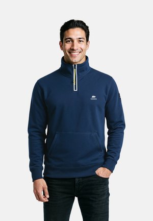 Marineblauw quarter-zip pullover sweatshirt, met een voorkantzak, ribgebreide boorden en een subtiele logo op de borst, gemaakt van zacht materiaal.