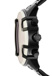 Orologio cronografo nero con una grande cassa rotonda, lunetta testurizzata, tre pulsanti e un accento bianco a contrasto attorno al quadrante.