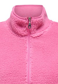 Giacca in pile di un vivace rosa con collo alto e cerniera integrale. Presenta un esterno morbido e strutturato e una fodera interna liscia e dello stesso colore.