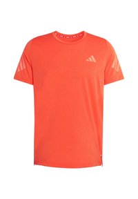 Camiseta deportiva de manga corta y cuello redondo en color naranja brillante. Presenta discretas rayas tonales en los hombros y un pequeño logotipo en el pecho.