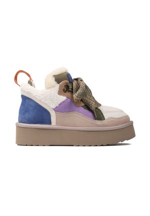 - Sneakersy niskie