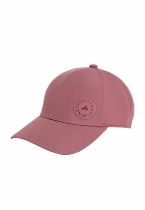 Zakurzona różowa czapka baseballowa z zakrzywionym daszkiem i okrągłą naszywką z logo z napisami "Stella McCartney" oraz małym trójkątnym symbolem.