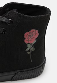YOURTURN UNISEX - Sneakers high - black/red