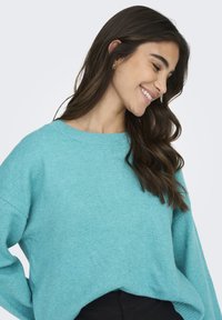 ONLY RUNDHALS - Jersey de punto - baltic