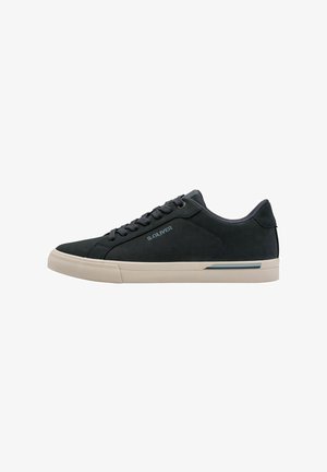 Sneaker nera realizzata in mesh e suede con suola in gomma. Caratterizzata da lacci rotondi, marchio e una suola beige con una striscia d'accento blu.