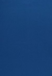 Tissu bleu avec une texture lisse, une couleur uniforme et sans motifs ni détails visibles. Le matériau semble opaque et mat.