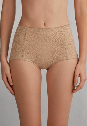 Nude lace hipster underwear featuring floral patterns, scalloped edges, and a smooth texture, designed for comfort and coverage.