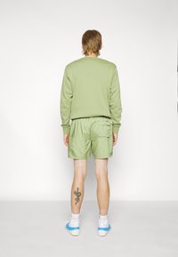 Nike Sportswear M NSW SPE WVN LND FLOW SHORT - Calças de fato de treino - alligator