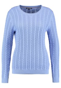 Lichtblauwe kabelgebreide trui met lange mouwen en een ronde hals. Geribbelde zoom en manchetten, een getextureerd patroon met kleine verhoogde kabels.