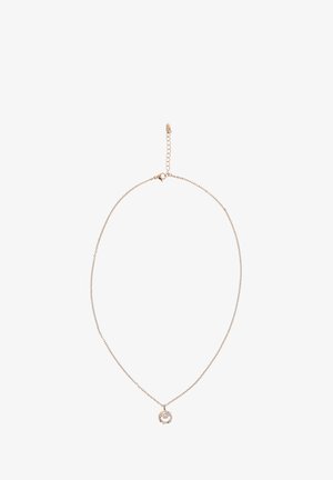 Gouden ketting met een delicate schakel, voorzien van een ronde hanger met een kleine, heldere edelsteen en een bladaccent.