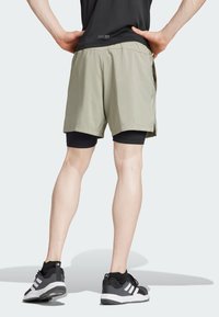 adidas Performance GYM 2-IN-1 - Korte sportsbukser - silver pebble