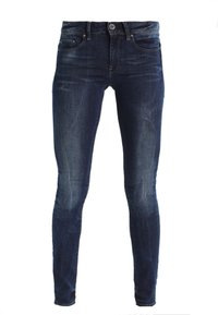 Jeans ajustados de mezclilla azul oscuro, con un acabado desgastado, diseño clásico de cinco bolsillos y detalles de costura sutiles a lo largo de las costuras.