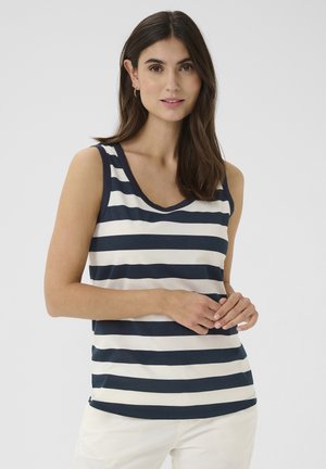 Débardeur rayé bleu marine et blanc avec encolure arrondie et larges bretelles, fabriqué en tissu doux. Présente une coupe ample et un léger arrondi au bas.