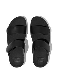 Sandale negre tip flip-flop cu două curele late, talpă texturată, talpă plată și un design minimalist cu logo-ul mărcii pe interior.