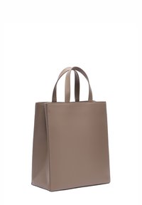 Beżowa skórzana torba typu tote o gładkim wykończeniu, prostokątnym kształcie, podwójnych uchwytach i minimalistycznym designie. Brak widocznych elementów metalowych lub akcentów.