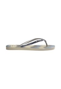 Tongs grises avec une semelle texturée gris clair, des brides argentées brillantes et un détail sombre scintillant sur la bride.