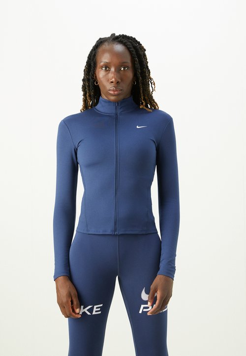 Nike One entallada — photo 3