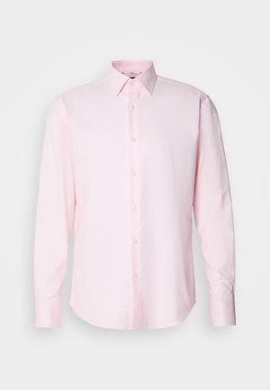 Camicia a maniche lunghe di un rosa chiaro realizzata in tessuto texture, caratterizzata da un colletto classico e chiusura con bottoni sulla parte frontale.