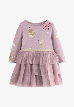 Lila barnklänning med långärmade ärmar, mönstrad med djur, med en volangkjol av tyll och en dekorativ rosett av band.