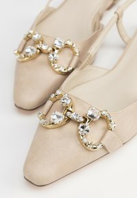 WITTCHEN POINTED TOE - Bailarinas con tira trasera - beige