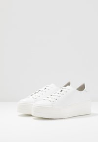 Tamaris Trainers - white