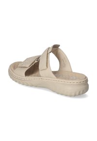 Beige slide sandal met twee verstelbare banden, een tekstuurlijke binnenzool en een dikke, flexibele buitenzool met een gegroefd patroon.