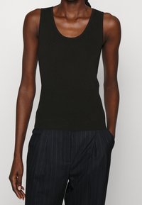 MAX&Co. Top