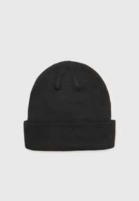 Czarna, dzianinowa czapka typu beanie z podwiniętym brzegiem i teksturowanym materiałem. Posiada koronę z drobnymi detalami stębnowania.
