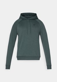 Tmavě zelená mikina Nike s dlouhými rukávy, nastavitelnou kapucí na šňůrku a malým černým logem swoosh na horním hrudníku.