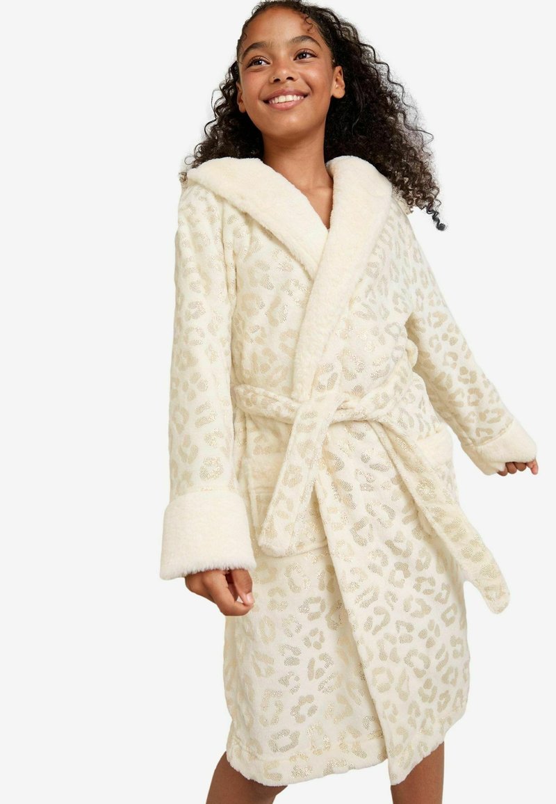 Cremfarbener Fleece-Bademantel mit einem Leopardenmuster in hellgold. Verfügt über einen Schalkragen und lange Ärmel mit flauschigen Bündchen.