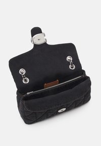 COACH TABBY SHOULDER BAG 26 WITH QUILTING - Rankinė per petį - black